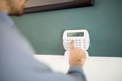 Evde Alarm Sistemi Nasıl Seçilir ve Kurulur? Adım Adım Rehber